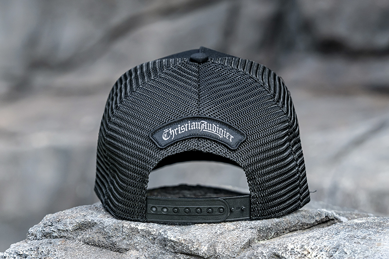 Casquette Soft Black Christian Audigier filet noir avec logo brodé à l'avant en noir, vue de dos